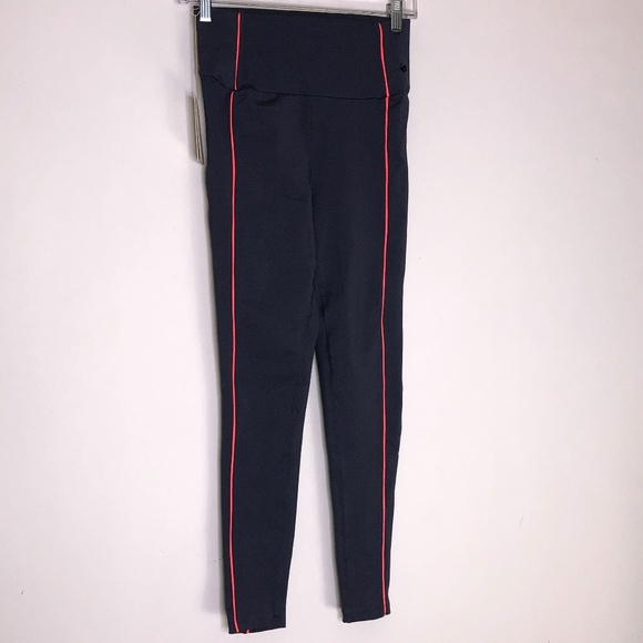 Maaji Activewear Endure High Rise Leggings-Medium - Picture 15 of 16